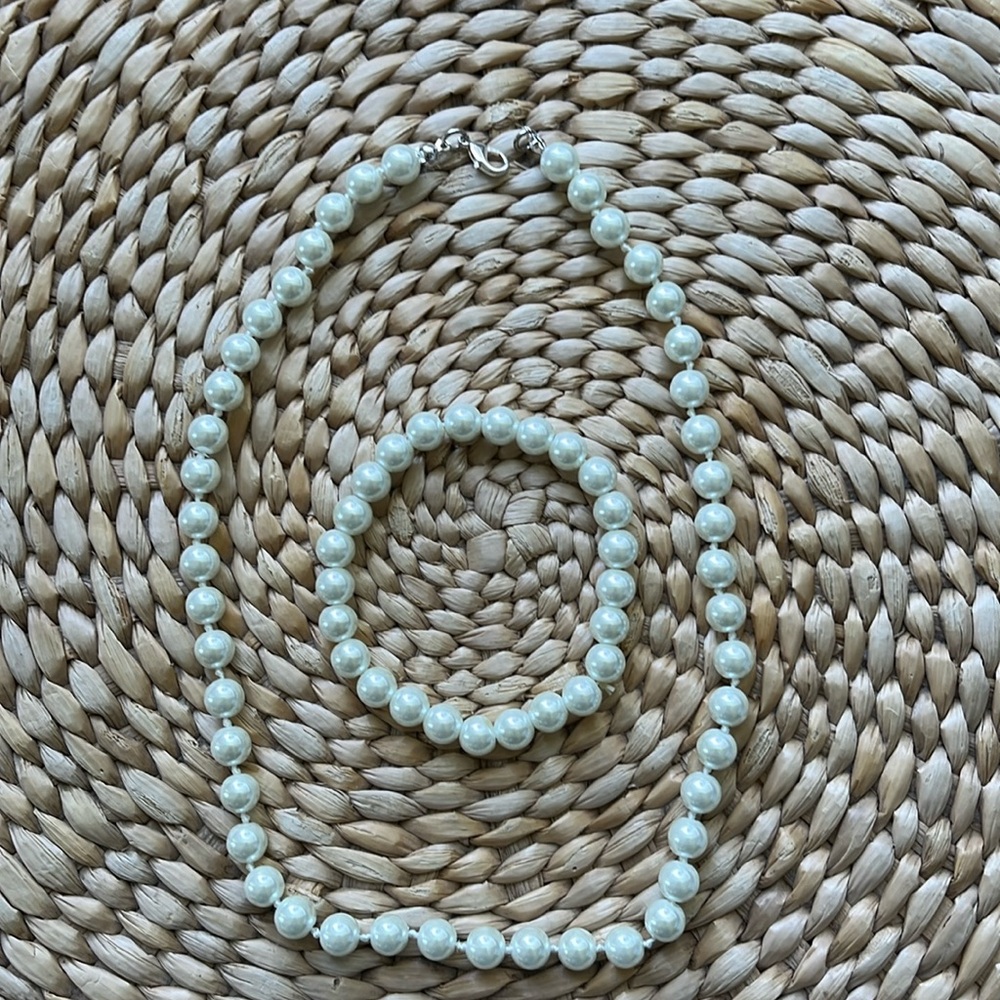 Pearl Necklace and bracelet set.